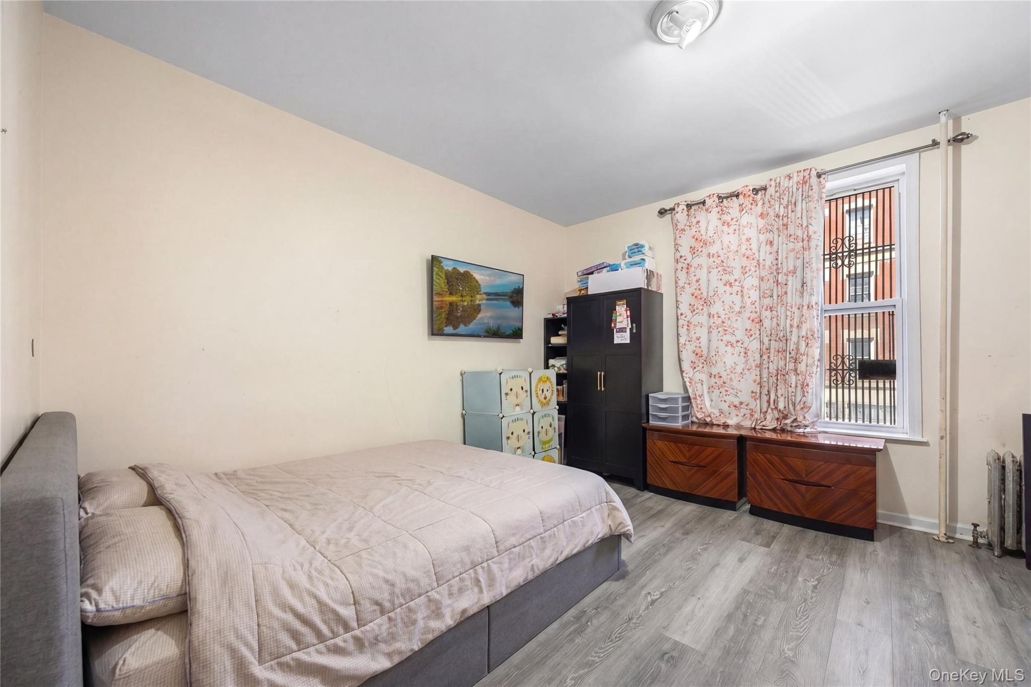 Single Family Grand  Bronx, NY 10468, MLS-994683-29