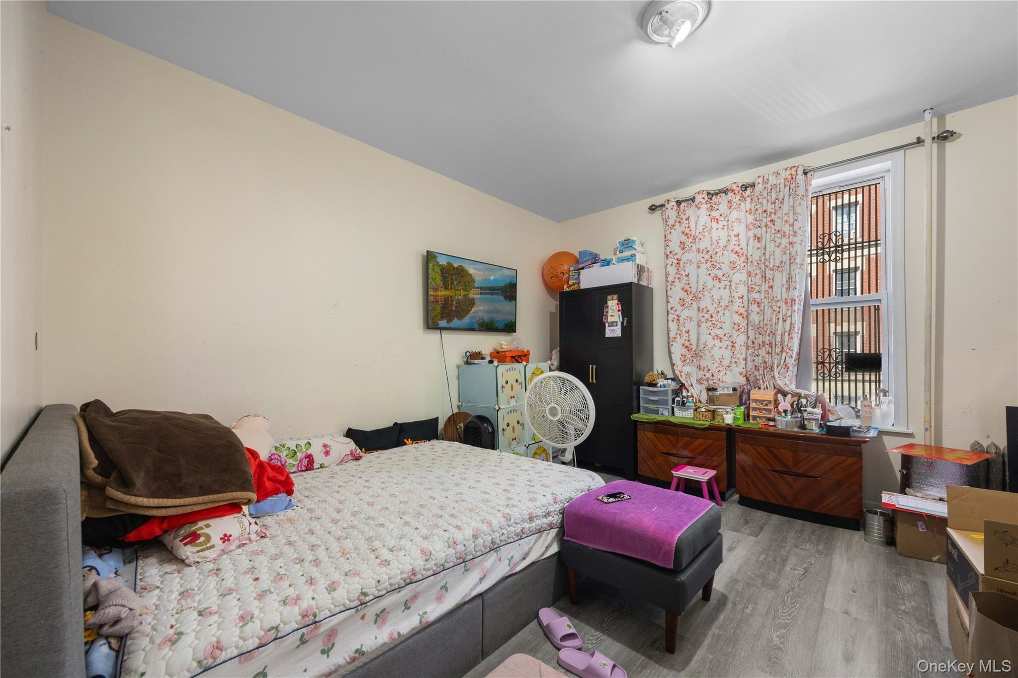 Single Family Grand  Bronx, NY 10468, MLS-994683-30