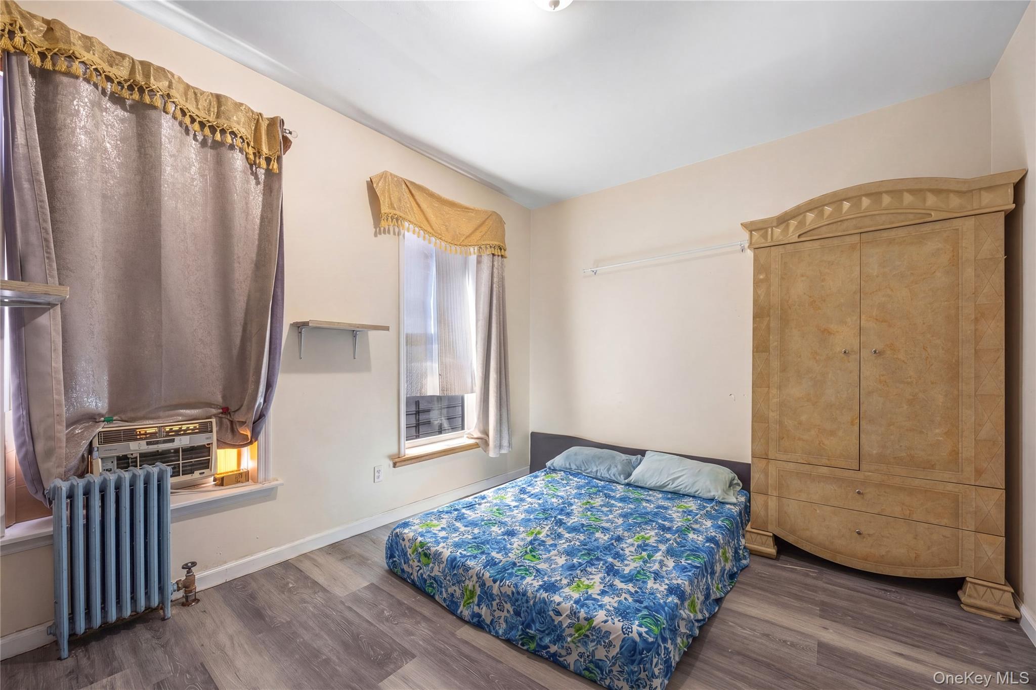 Single Family Grand  Bronx, NY 10468, MLS-994683-31