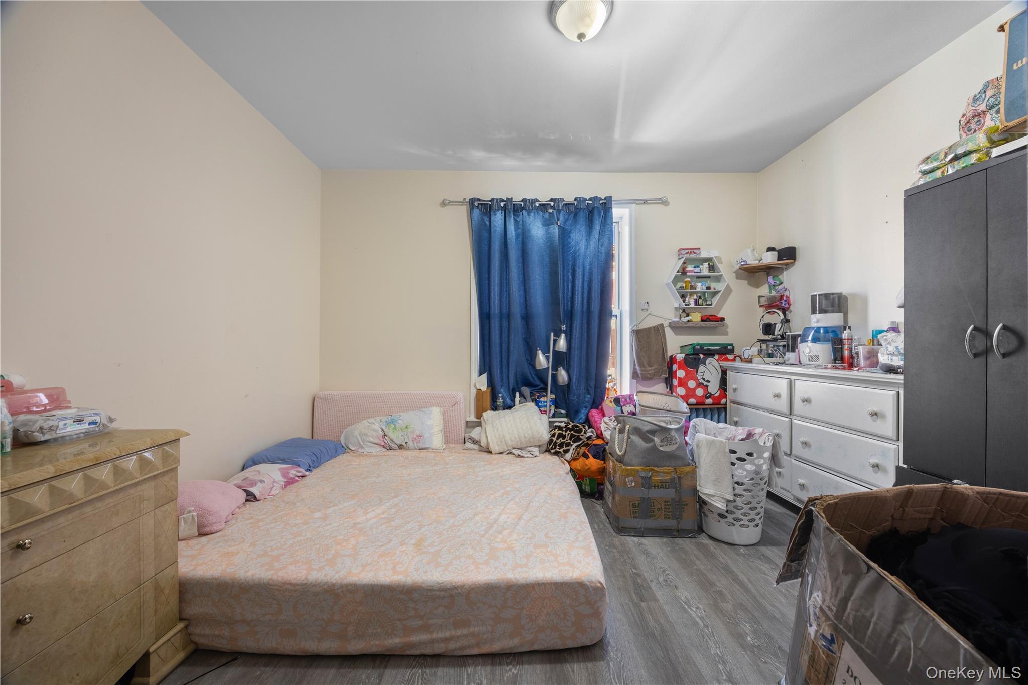 Single Family Grand  Bronx, NY 10468, MLS-994683-36