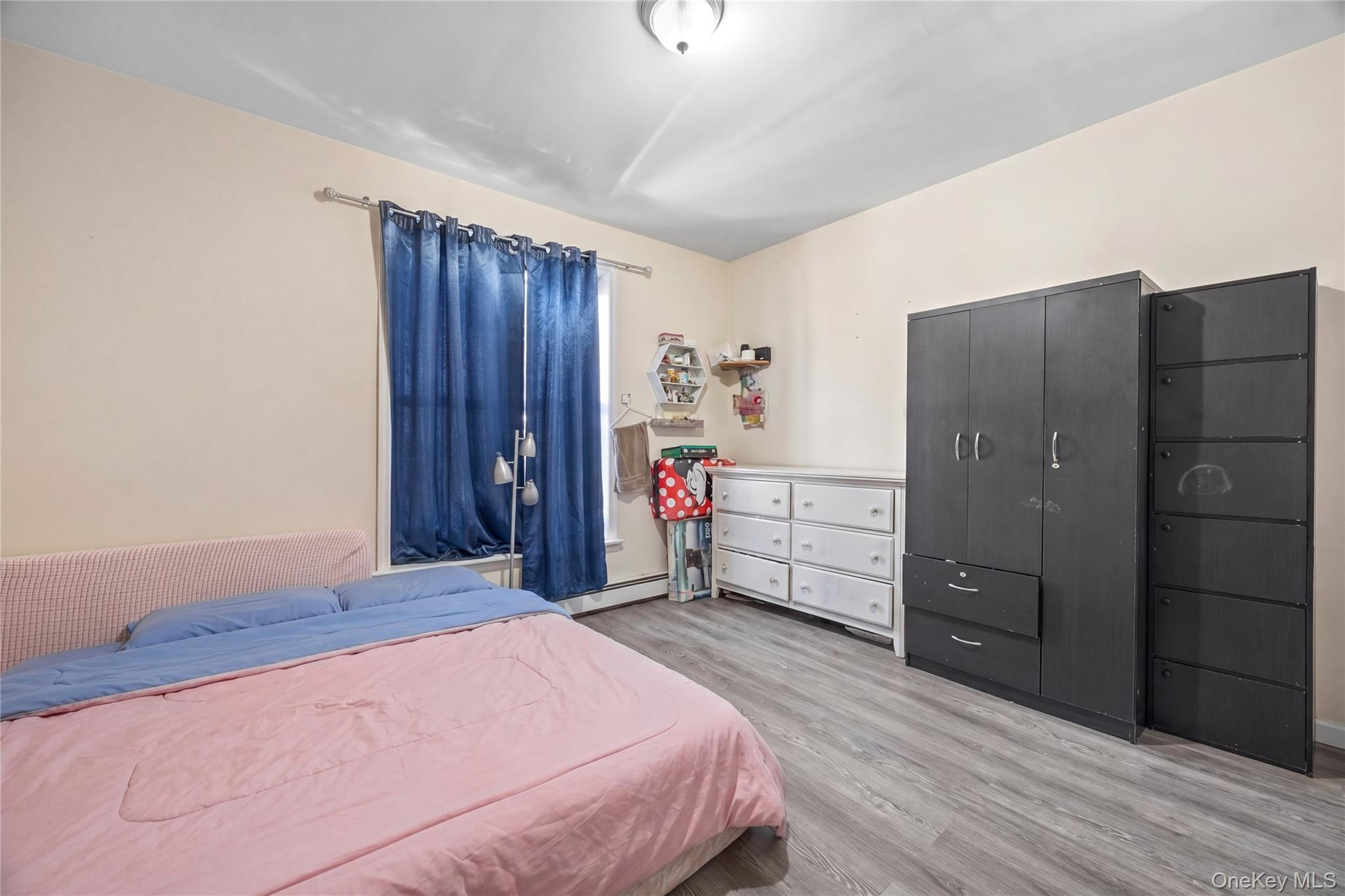 Single Family Grand  Bronx, NY 10468, MLS-994683-37