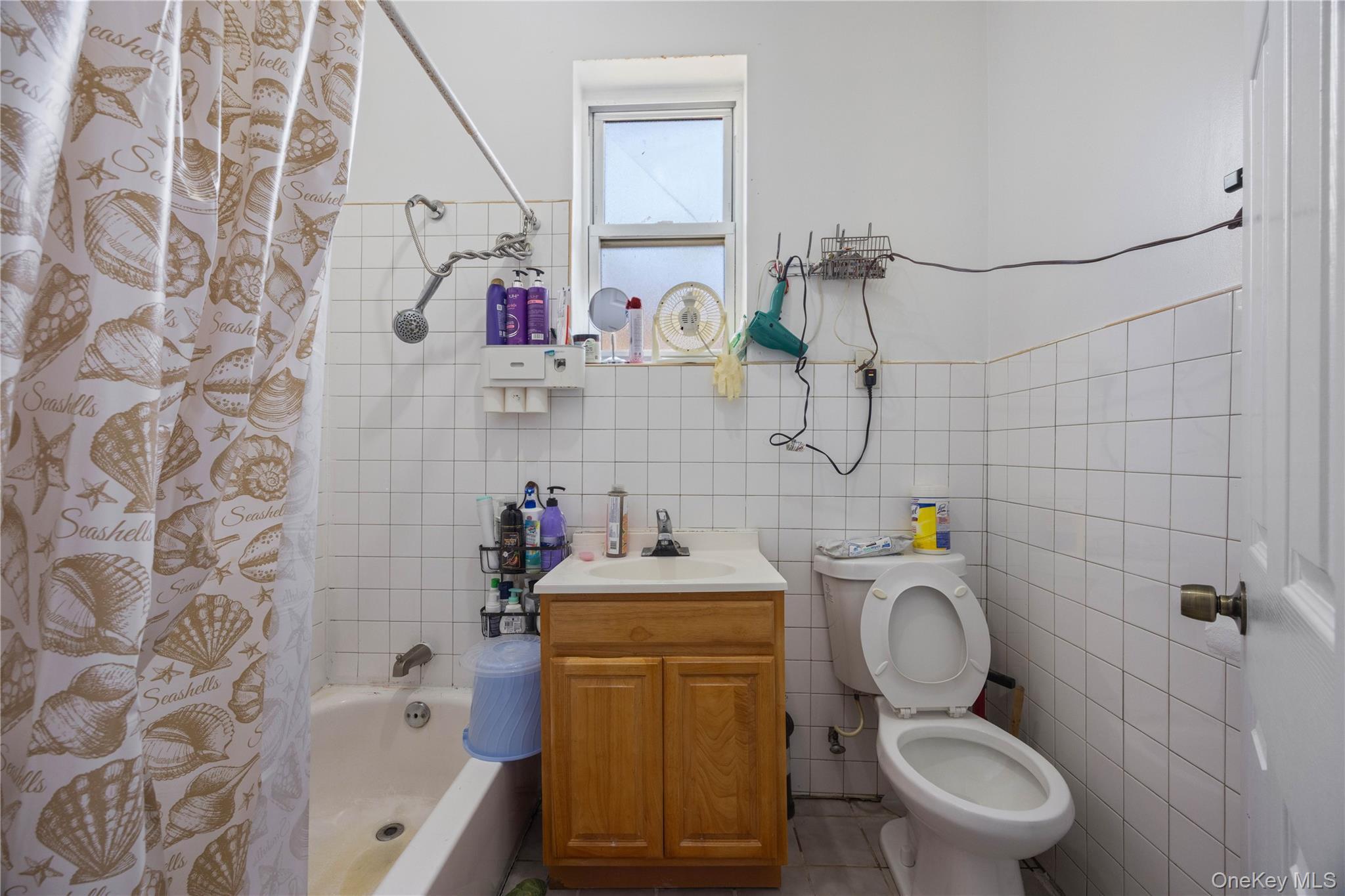 Single Family Grand  Bronx, NY 10468, MLS-994683-40