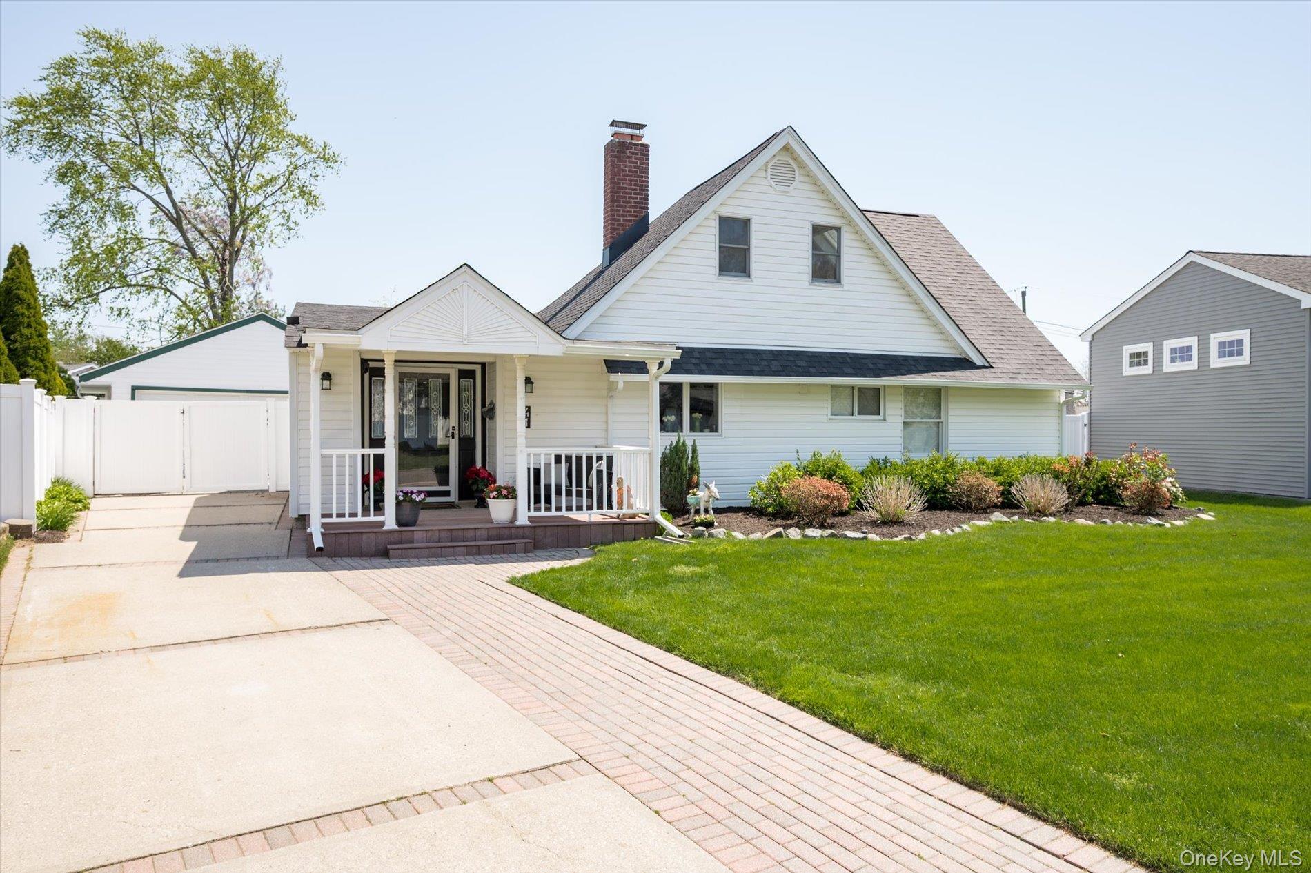 Single Family Disc  Nassau County, NY 11793, MLS-994724-2