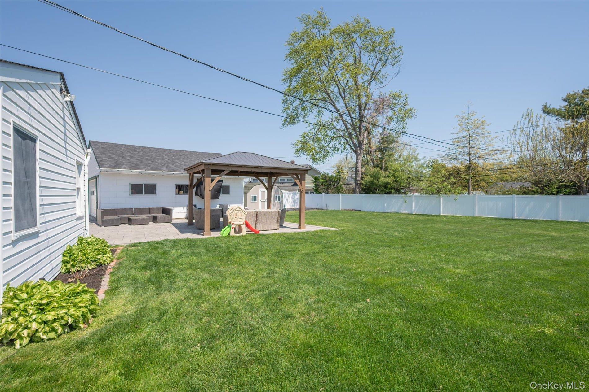 Single Family Disc  Nassau County, NY 11793, MLS-994724-27