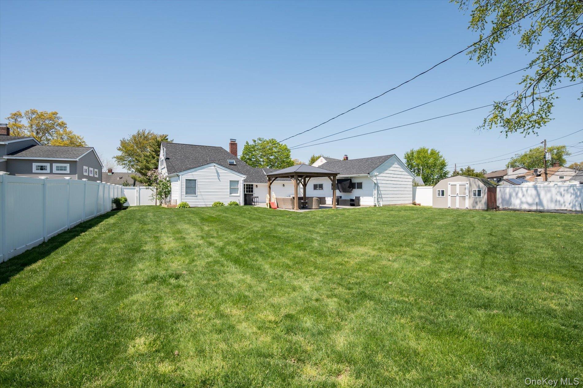 Single Family Disc  Nassau County, NY 11793, MLS-994724-28