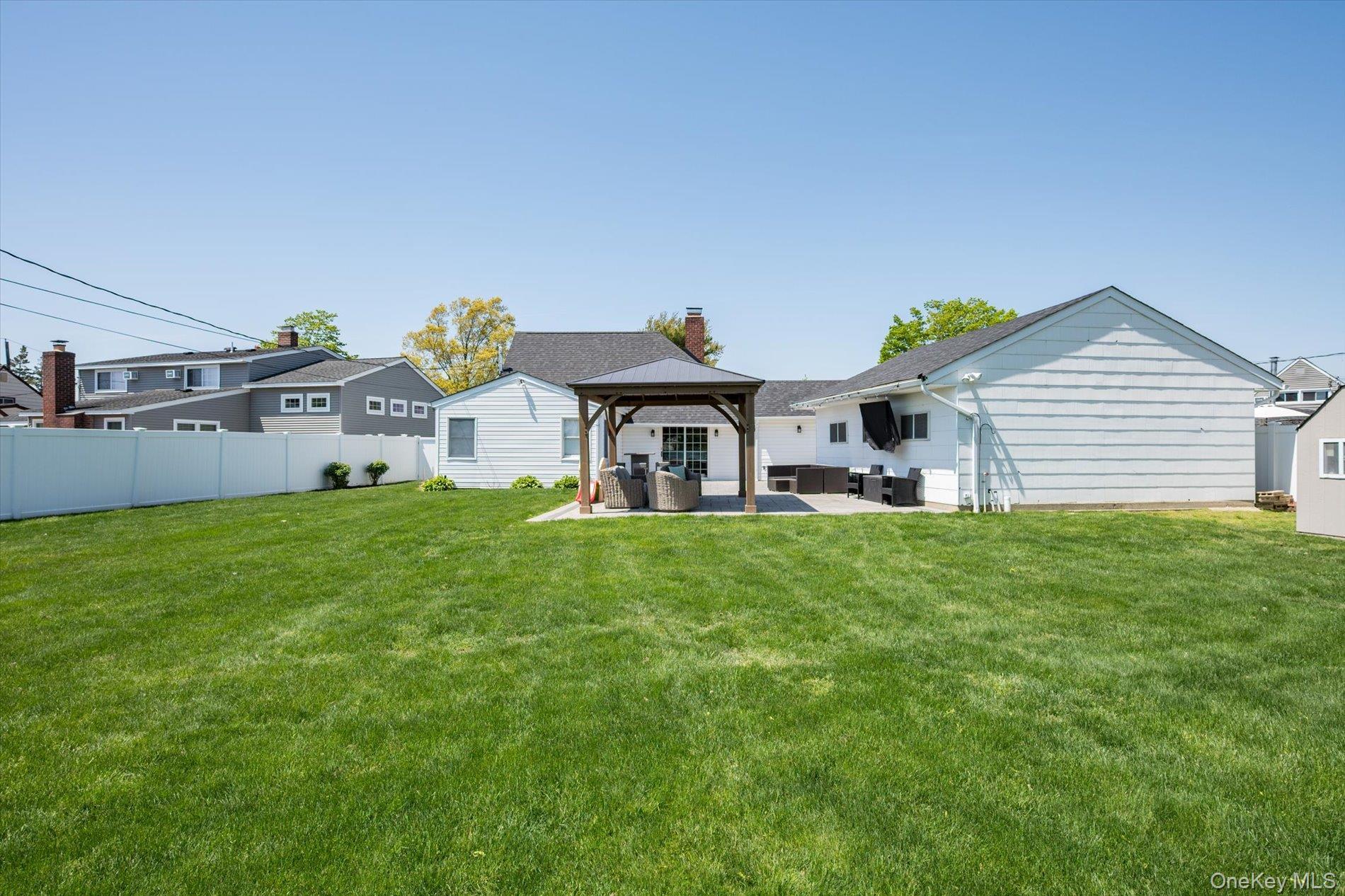 Single Family Disc  Nassau County, NY 11793, MLS-994724-29