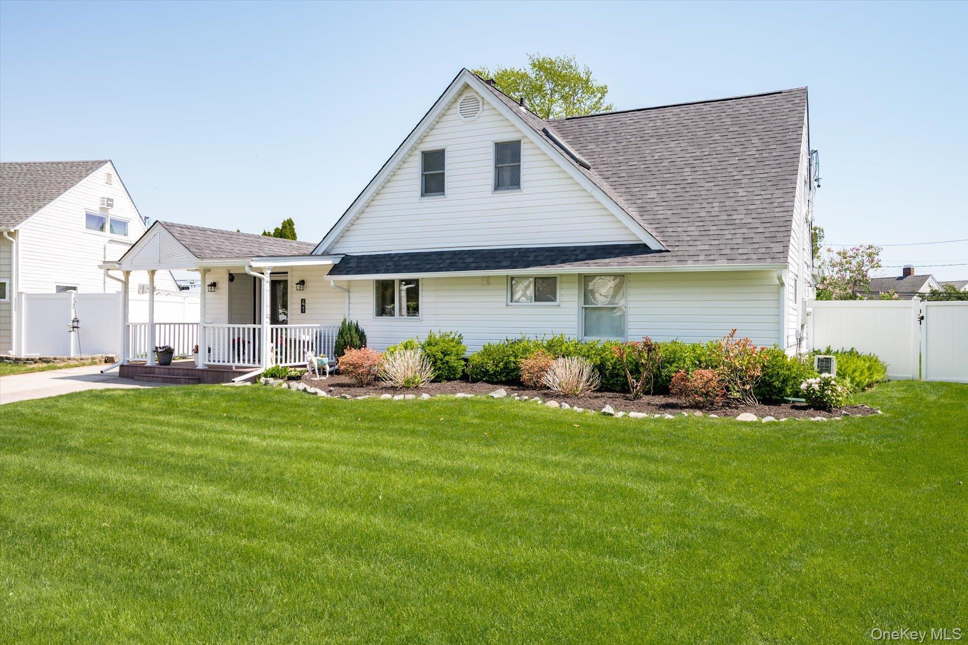 Single Family Disc  Nassau County, NY 11793, MLS-994724-3