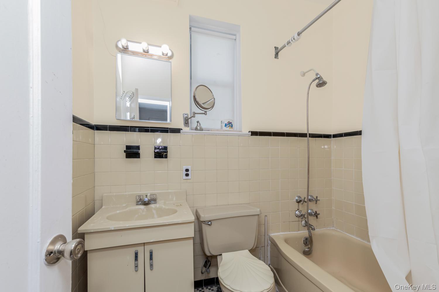 Single Family 238th  Bronx, NY 10470, MLS-994726-18