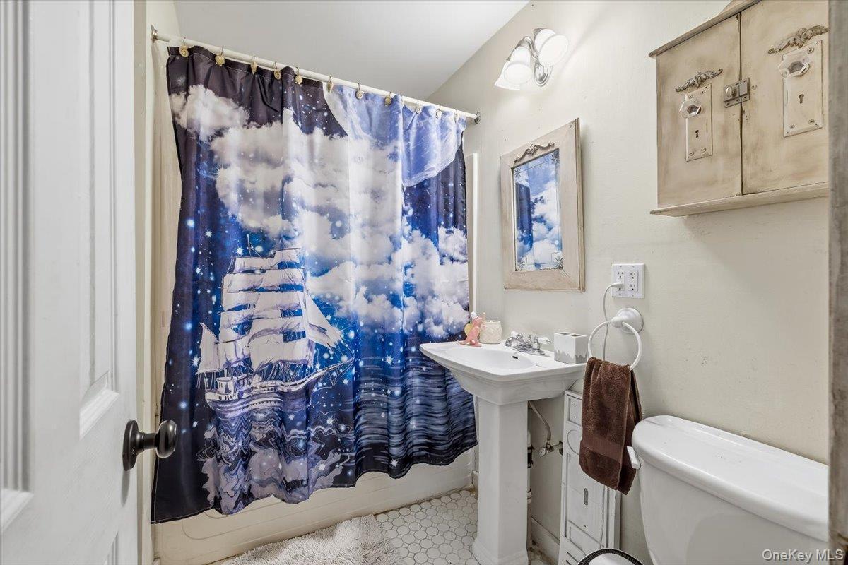 Single Family Amagansett Drive Suffolk County, NY 11789, MLS-994823-16