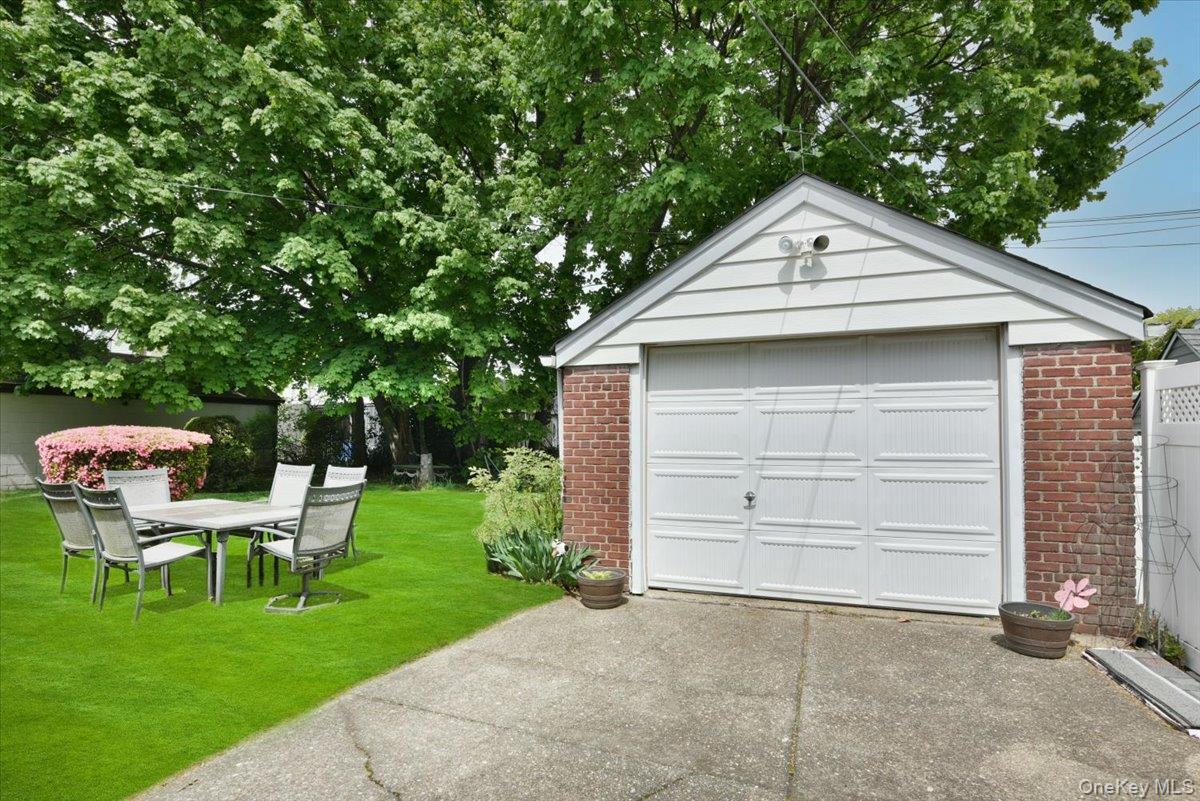 Single Family 85th Queens, NY 11426, MLS-994842-20