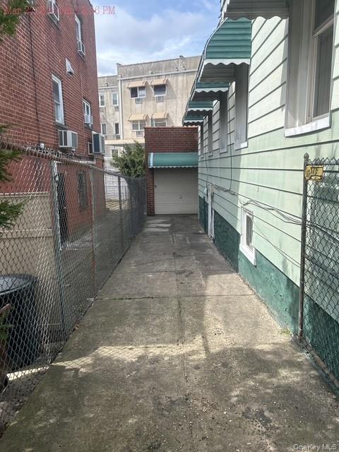 Single Family Hone  Bronx, NY 10469, MLS-994933-3