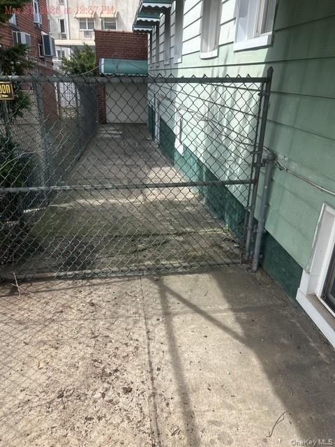 Single Family Hone  Bronx, NY 10469, MLS-994933-4