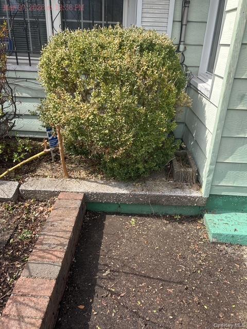 Single Family Hone  Bronx, NY 10469, MLS-994933-8
