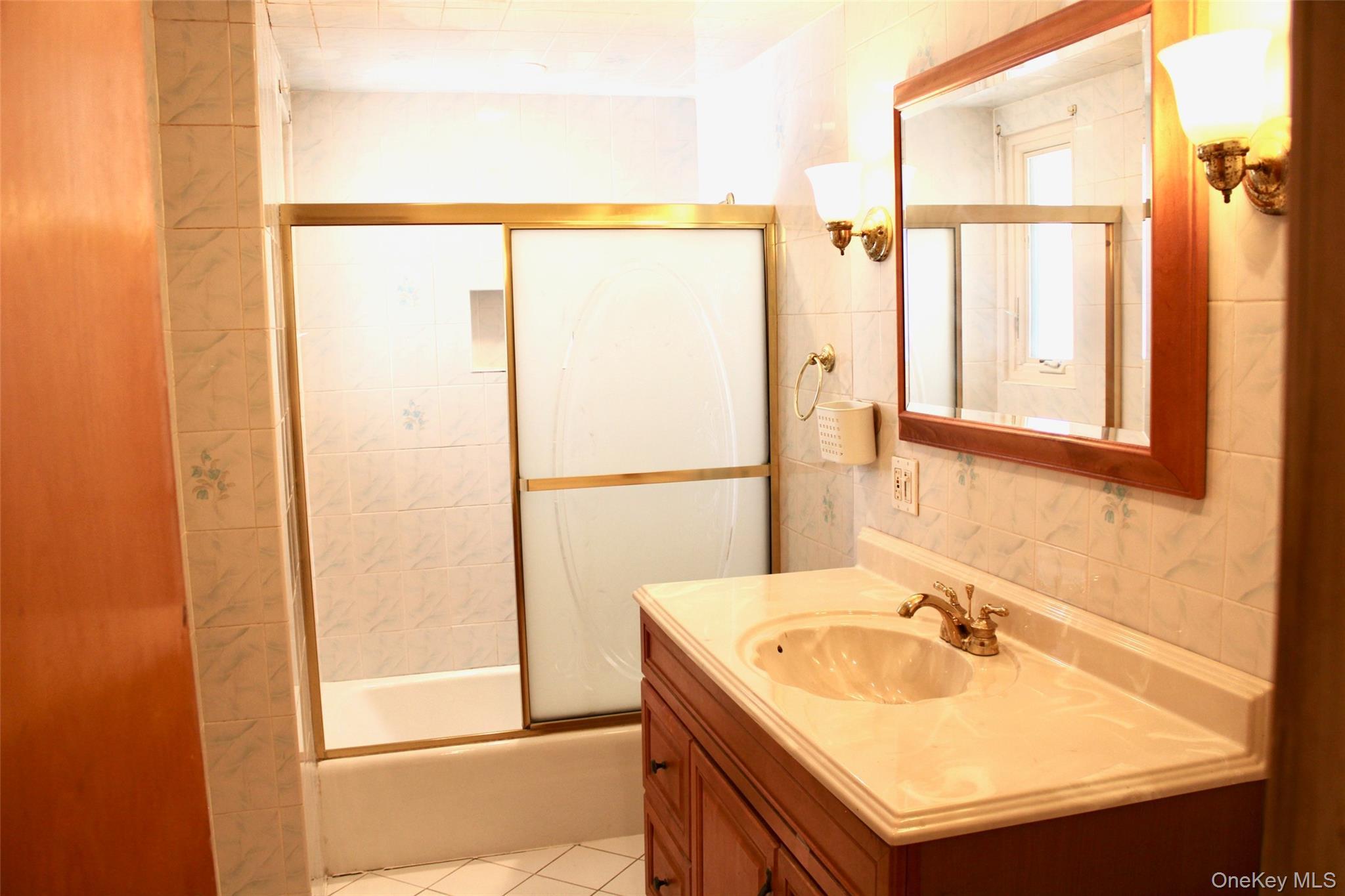 Single Family 20th Avenue Queens, NY 11357, MLS-995001-18