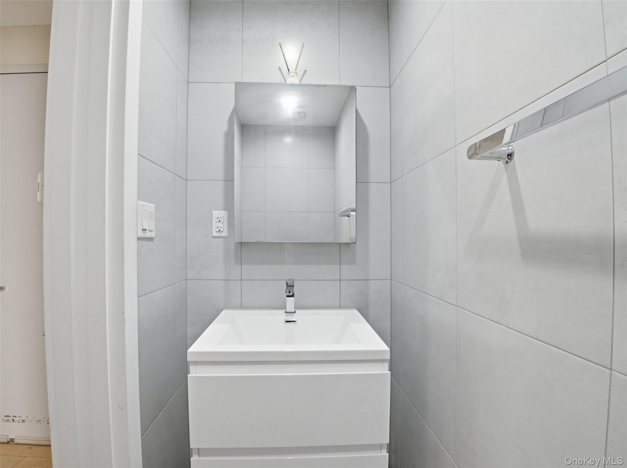 Condo Pinehurst  Manhattan, NY 10033, MLS-995018-17