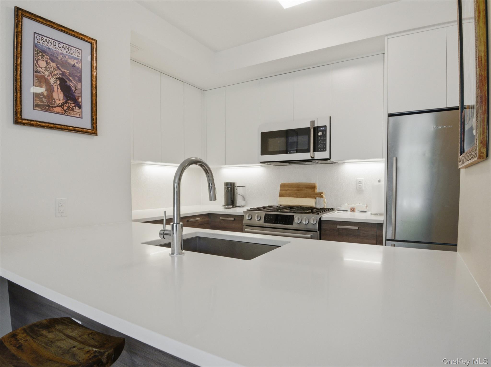 Condo Pinehurst  Manhattan, NY 10033, MLS-995018-2