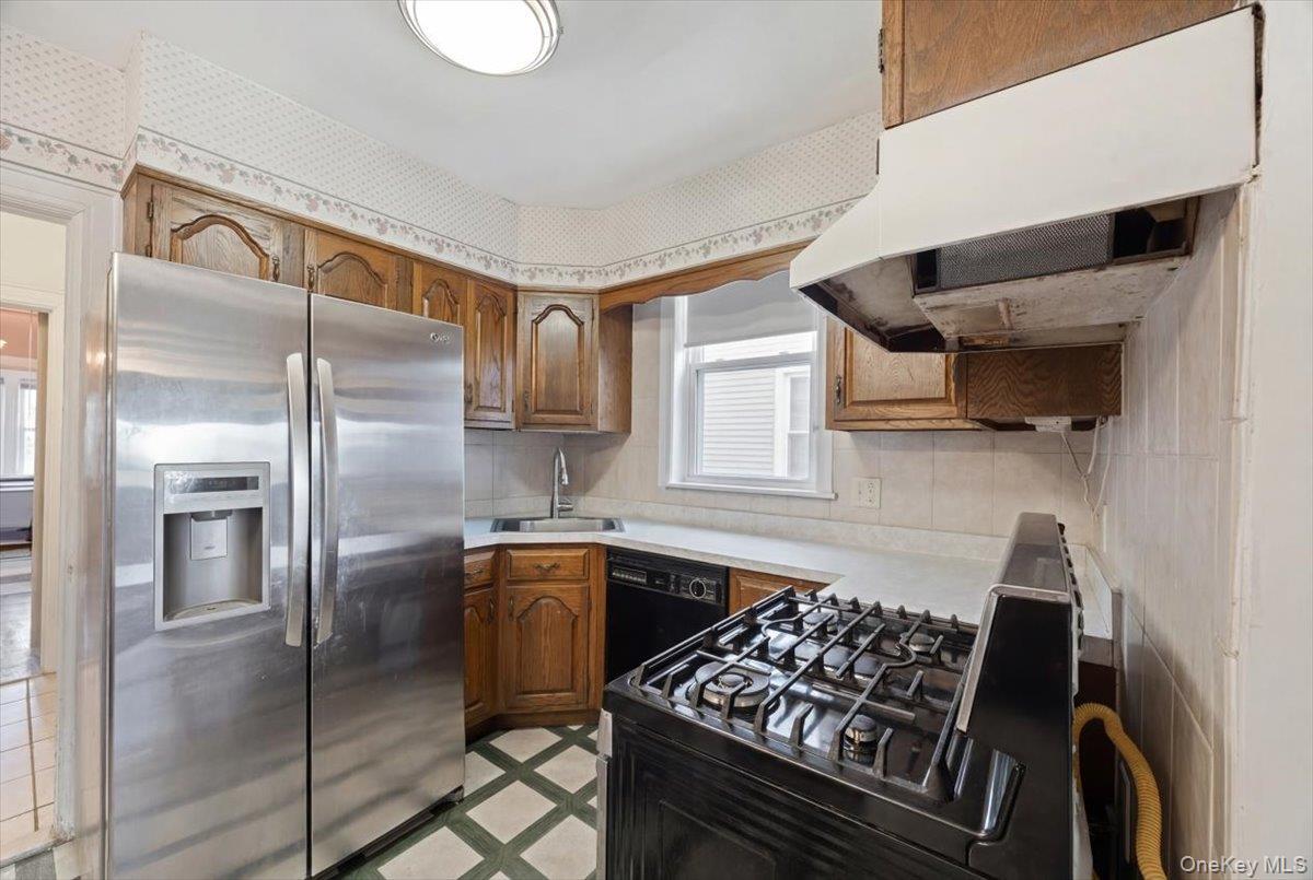Single Family Waterbury  Bronx, NY 10465, MLS-995023-12