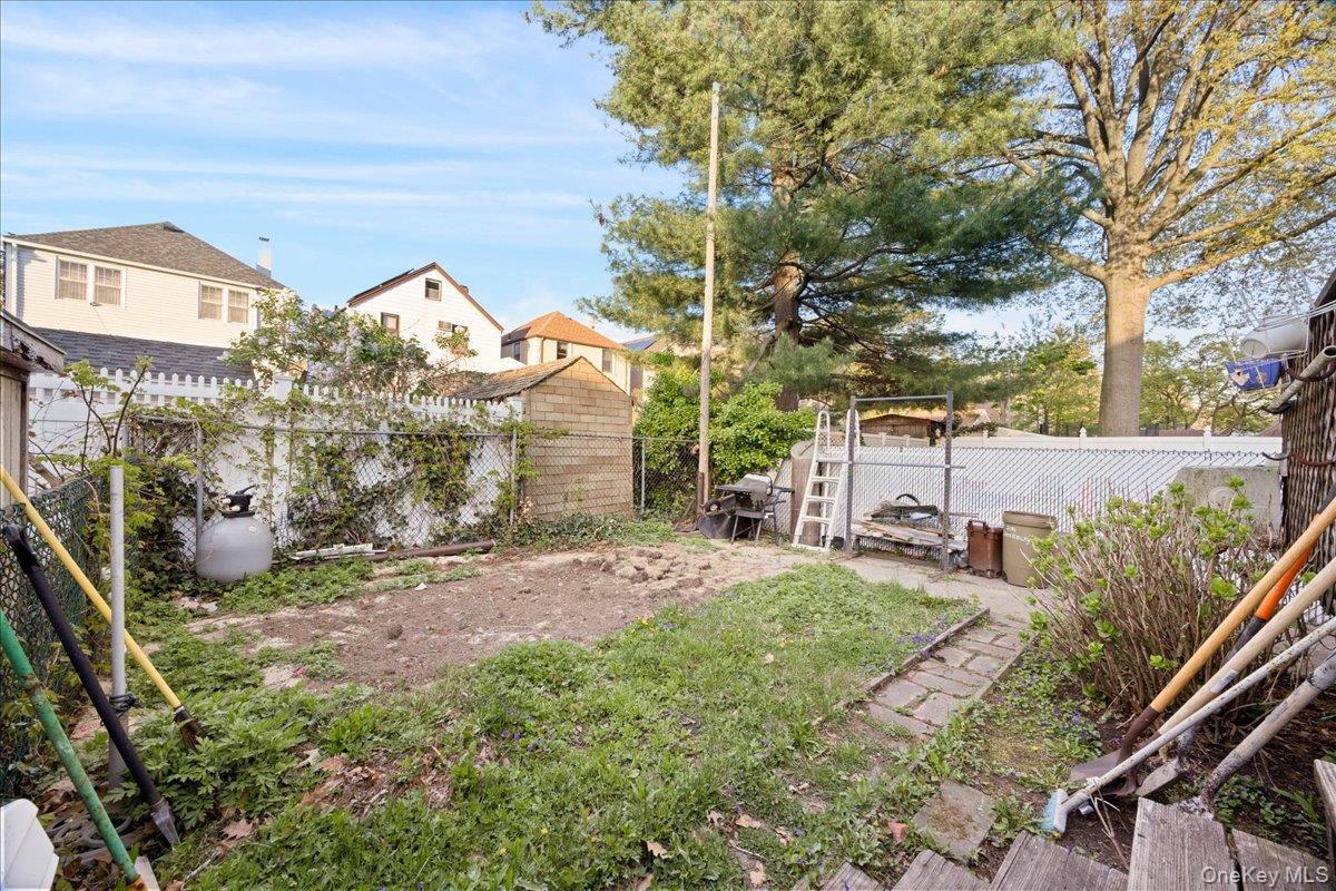 Single Family Waterbury  Bronx, NY 10465, MLS-995023-17