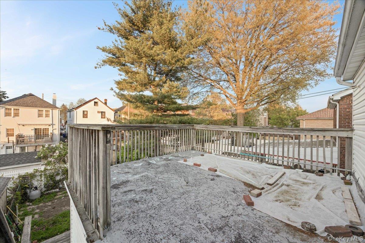 Single Family Waterbury  Bronx, NY 10465, MLS-995023-27