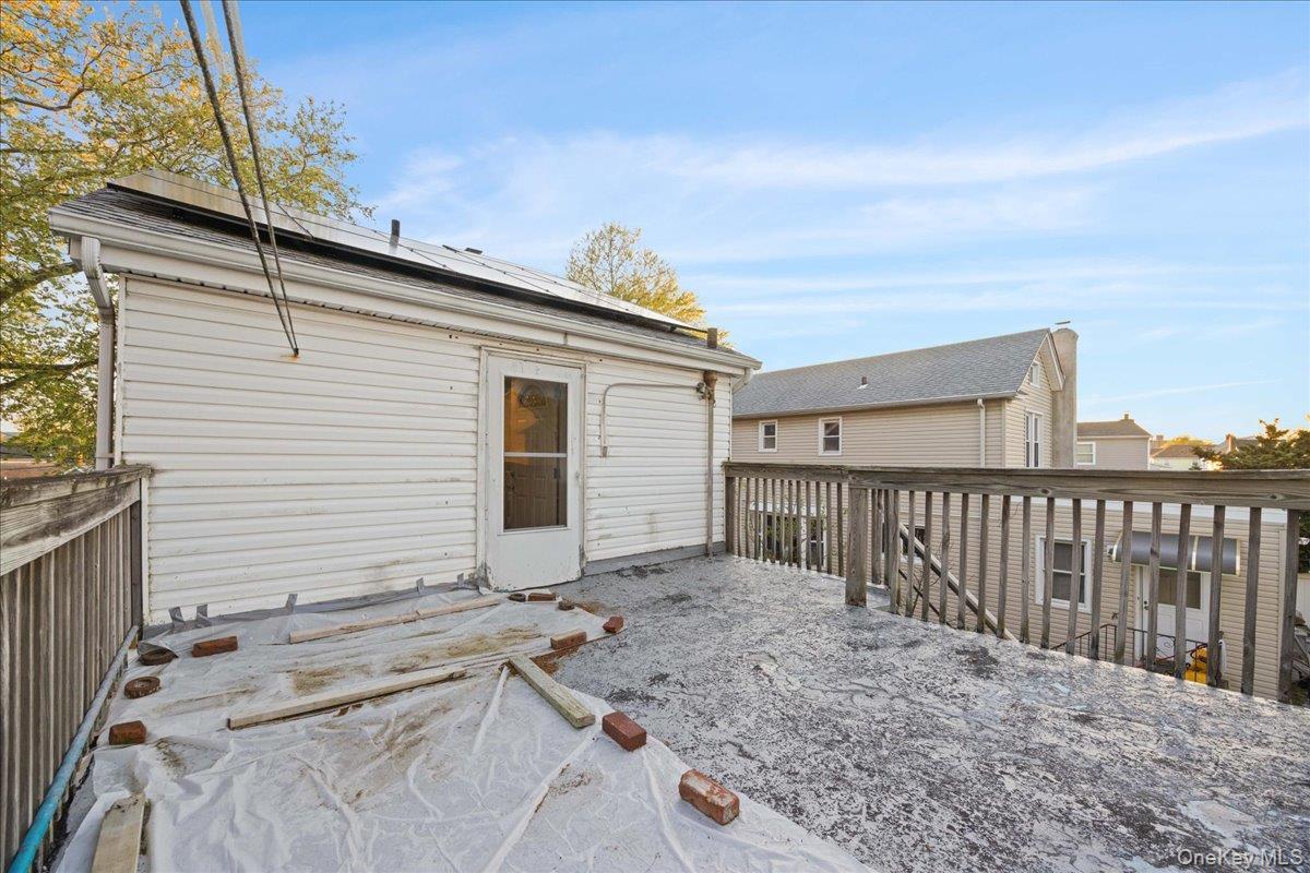 Single Family Waterbury  Bronx, NY 10465, MLS-995023-28