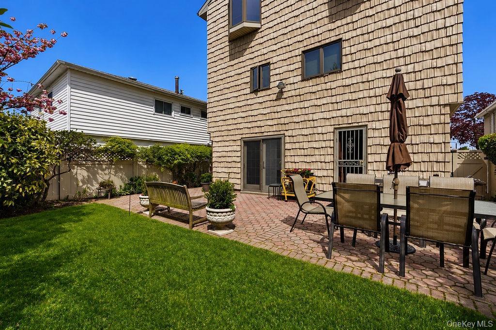 Single Family 160th Avenue Queens, NY 11414, MLS-995103-31