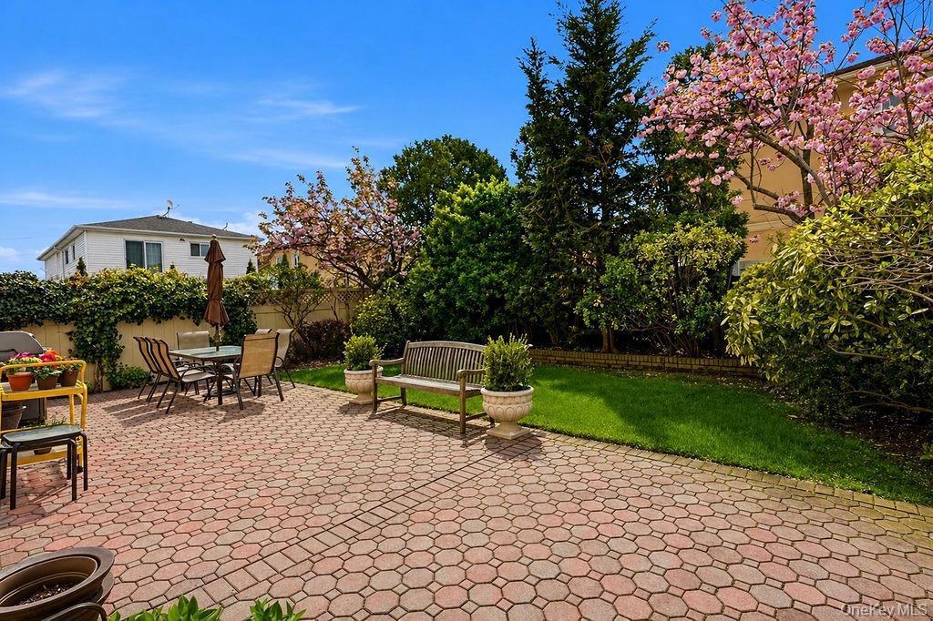 Single Family 160th Avenue Queens, NY 11414, MLS-995103-32