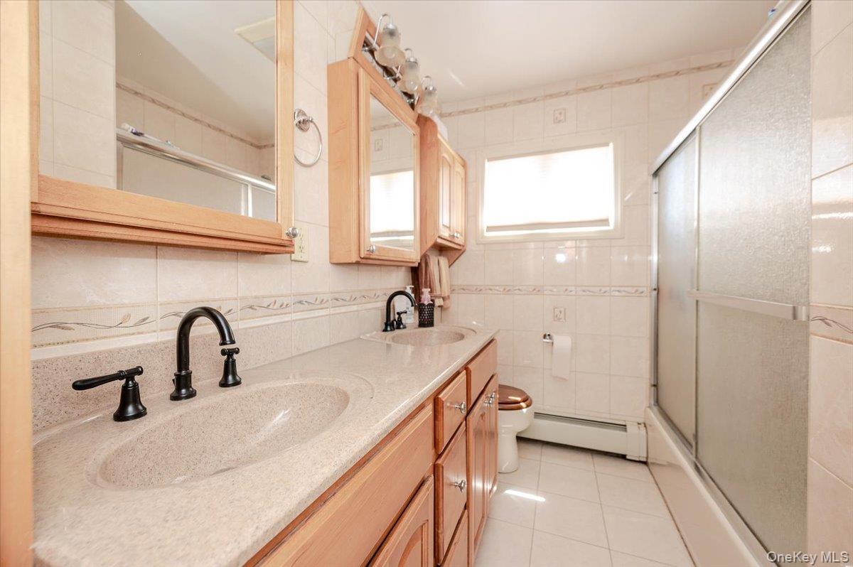 Single Family Wellesley  Nassau County, NY 11801, MLS-995133-12