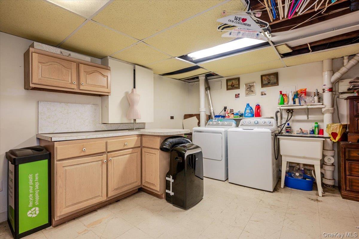 Single Family Wellesley  Nassau County, NY 11801, MLS-995133-13