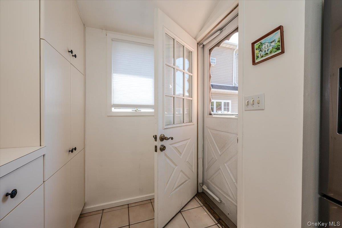 Single Family Wellesley  Nassau County, NY 11801, MLS-995133-14