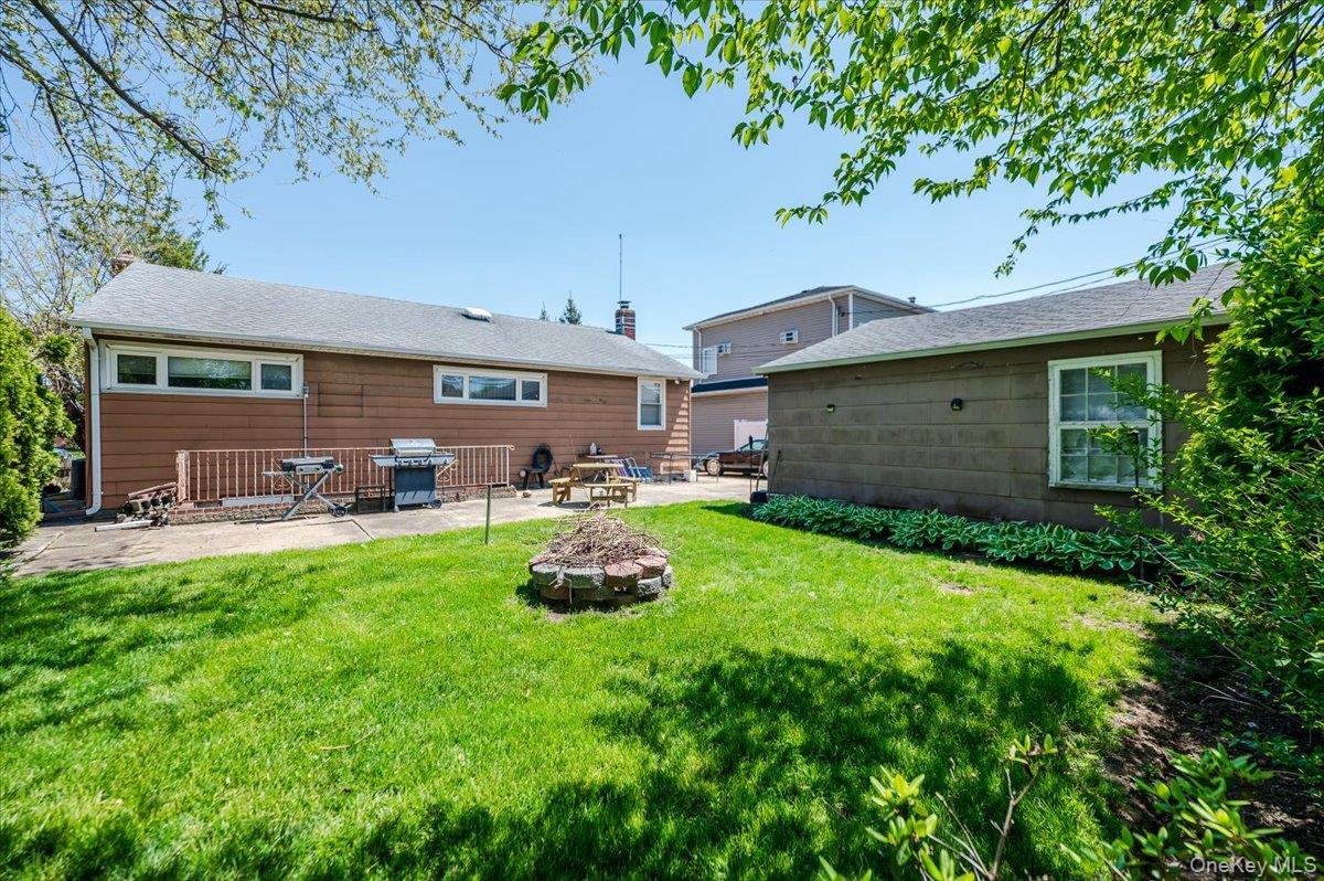 Single Family Wellesley  Nassau County, NY 11801, MLS-995133-15