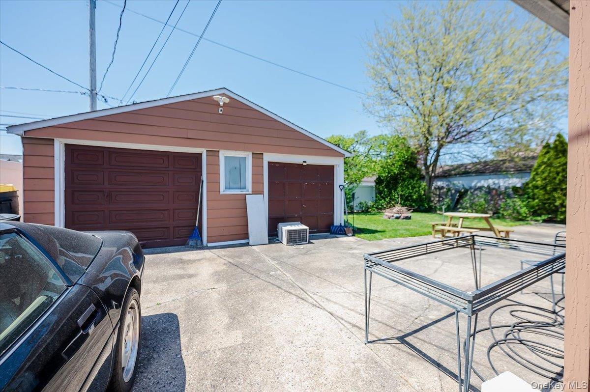 Single Family Wellesley  Nassau County, NY 11801, MLS-995133-16