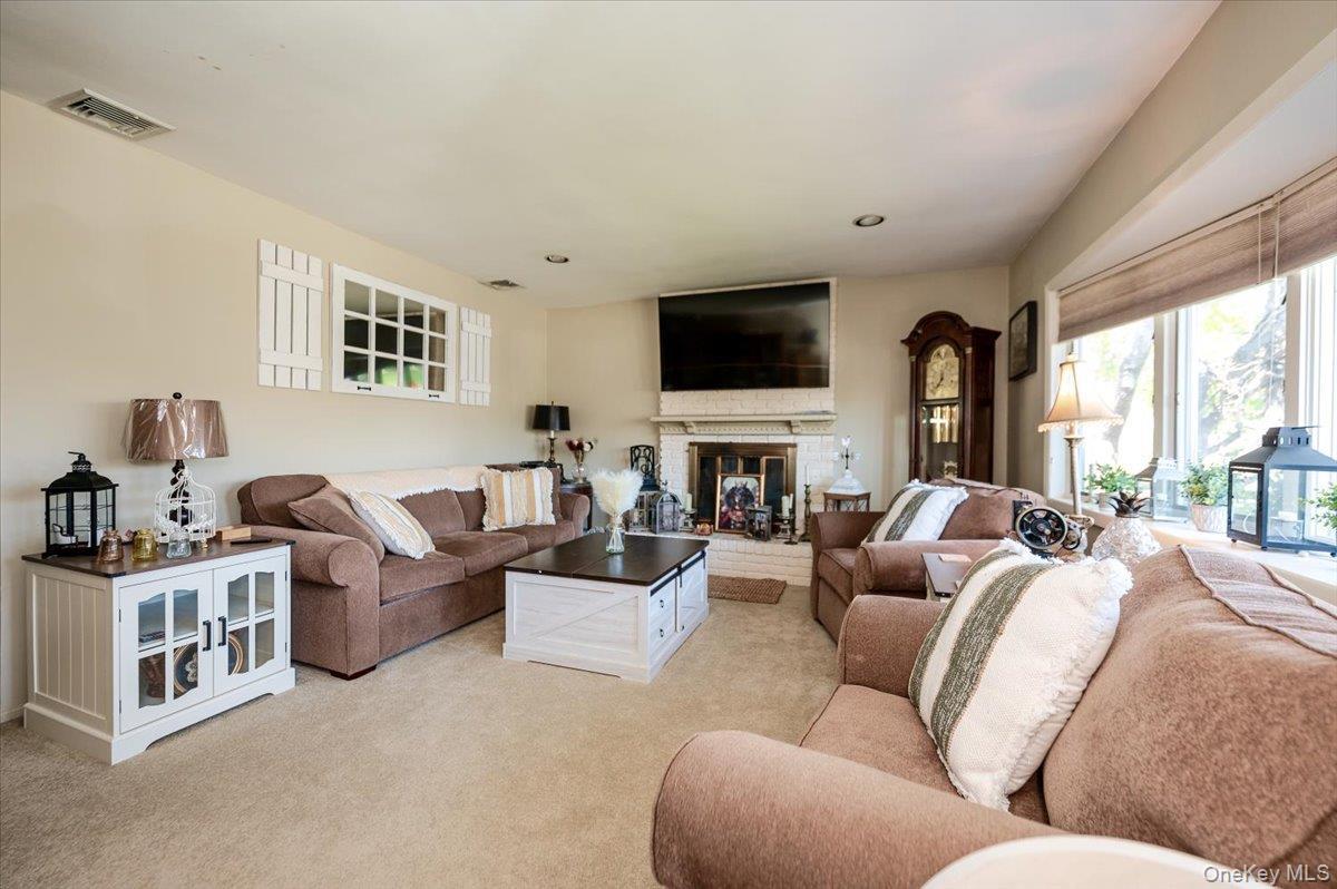 Single Family Wellesley  Nassau County, NY 11801, MLS-995133-2
