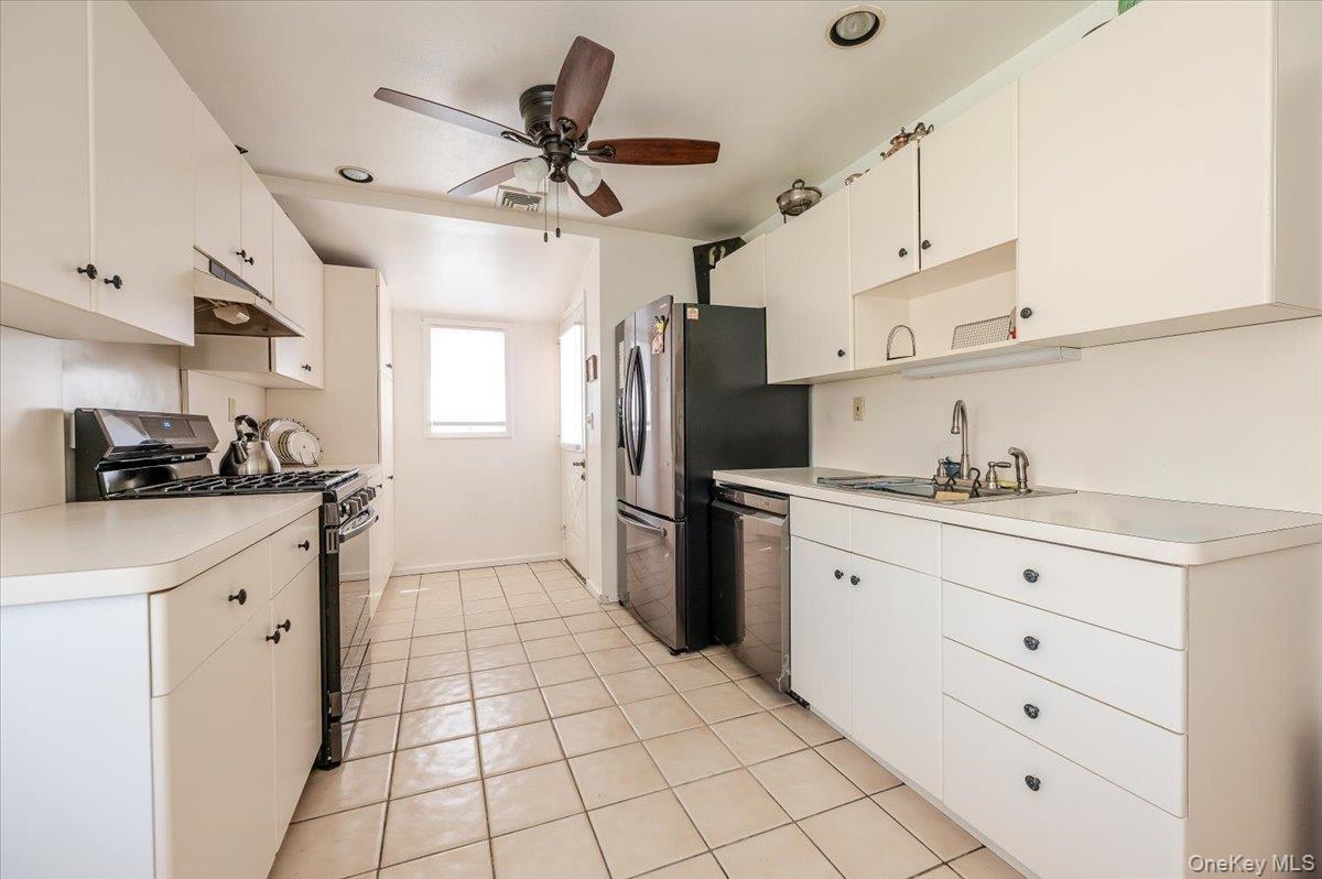 Single Family Wellesley  Nassau County, NY 11801, MLS-995133-6