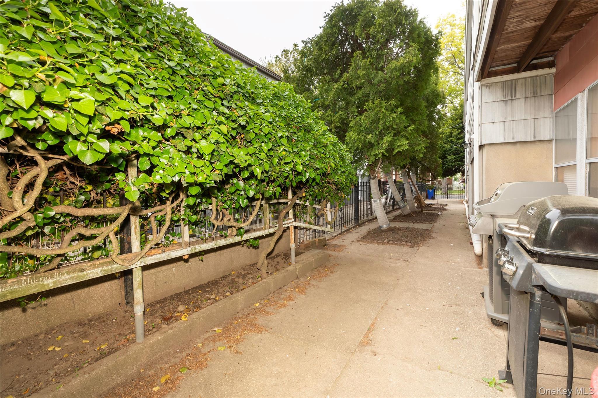 Single Family Fordham Bronx, NY 10464, MLS-995155-18