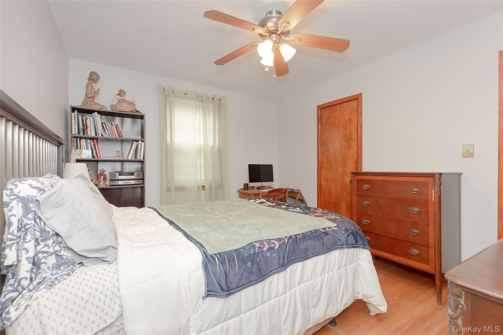 Single Family Fordham Bronx, NY 10464, MLS-995155-4