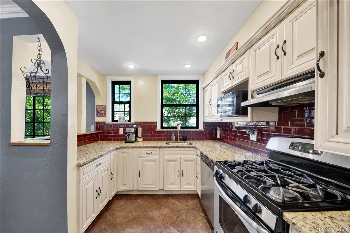 Single Family Tenbroeck  Bronx, NY 10461, MLS-995180-14