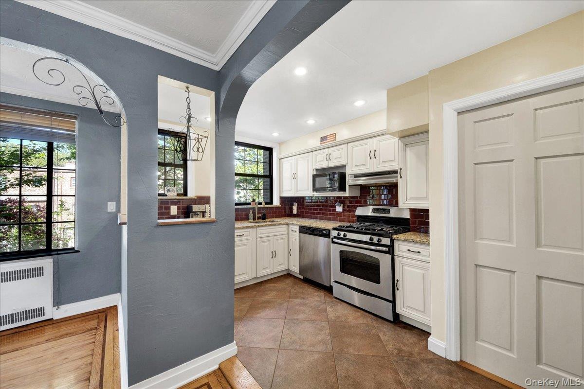 Single Family Tenbroeck  Bronx, NY 10461, MLS-995180-15