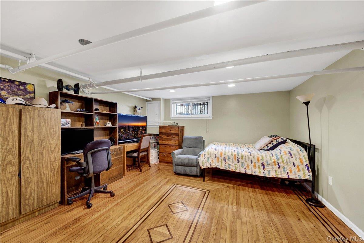 Single Family Tenbroeck  Bronx, NY 10461, MLS-995180-26