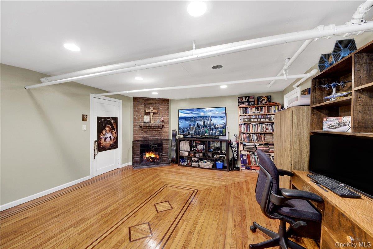 Single Family Tenbroeck  Bronx, NY 10461, MLS-995180-27