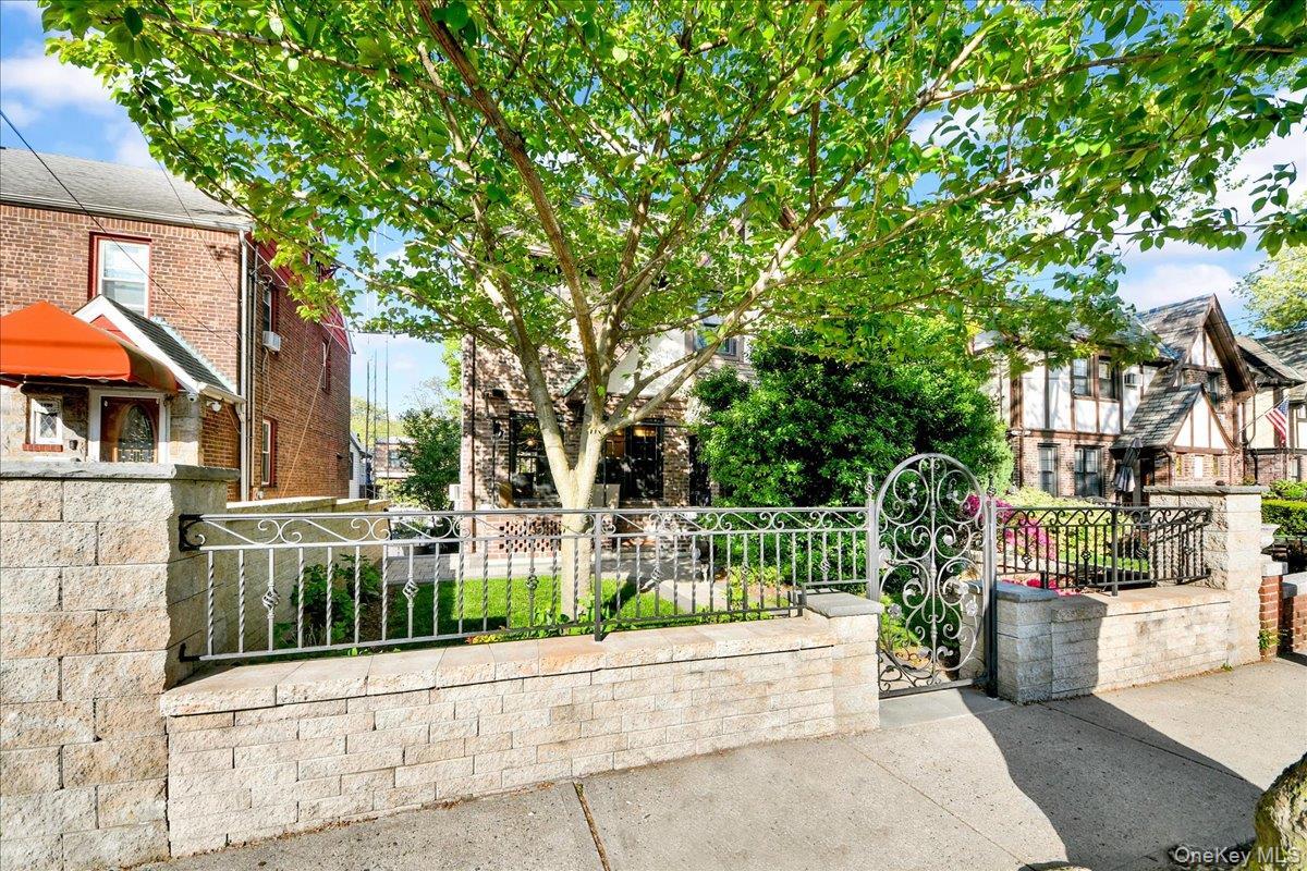 Single Family Tenbroeck  Bronx, NY 10461, MLS-995180-32