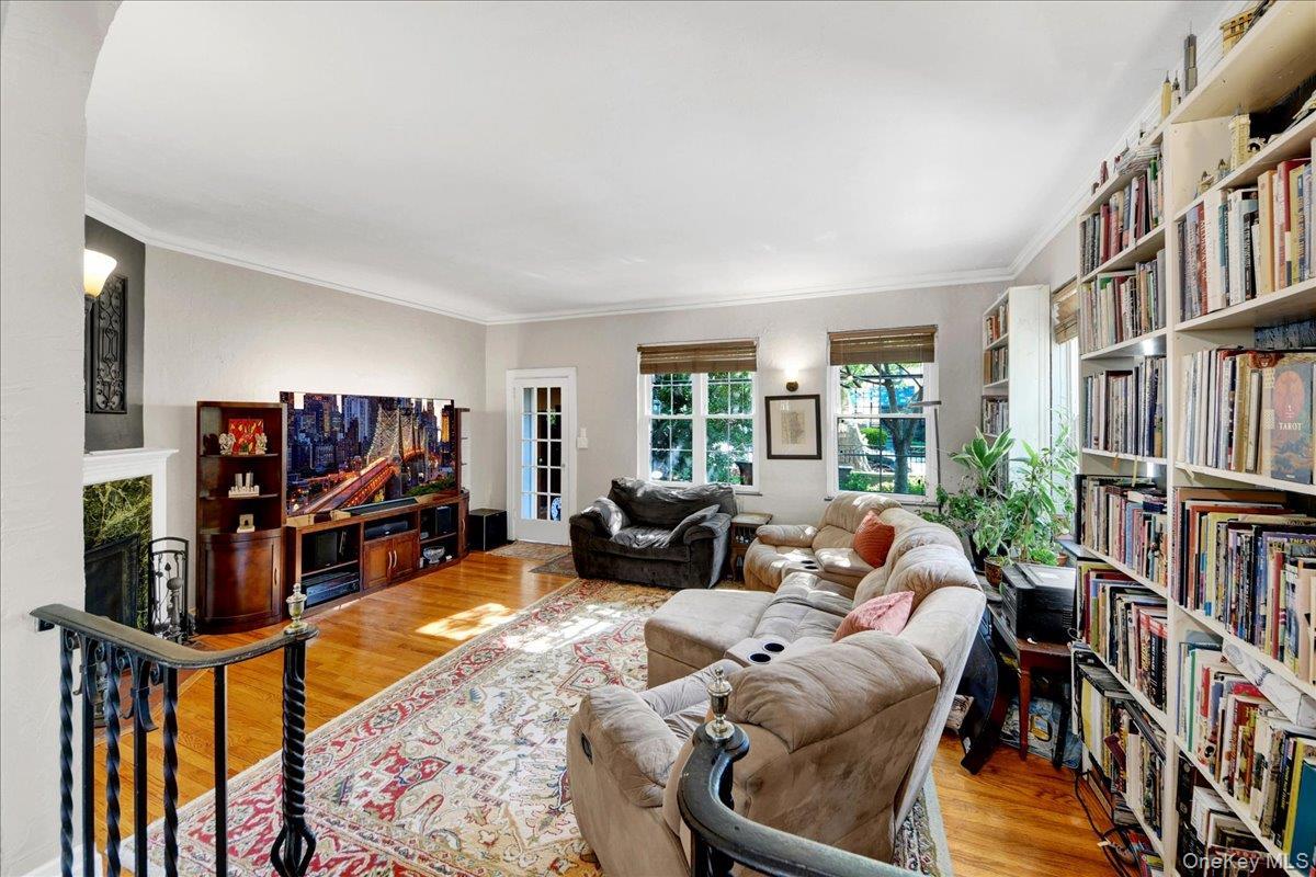 Single Family Tenbroeck  Bronx, NY 10461, MLS-995180-4