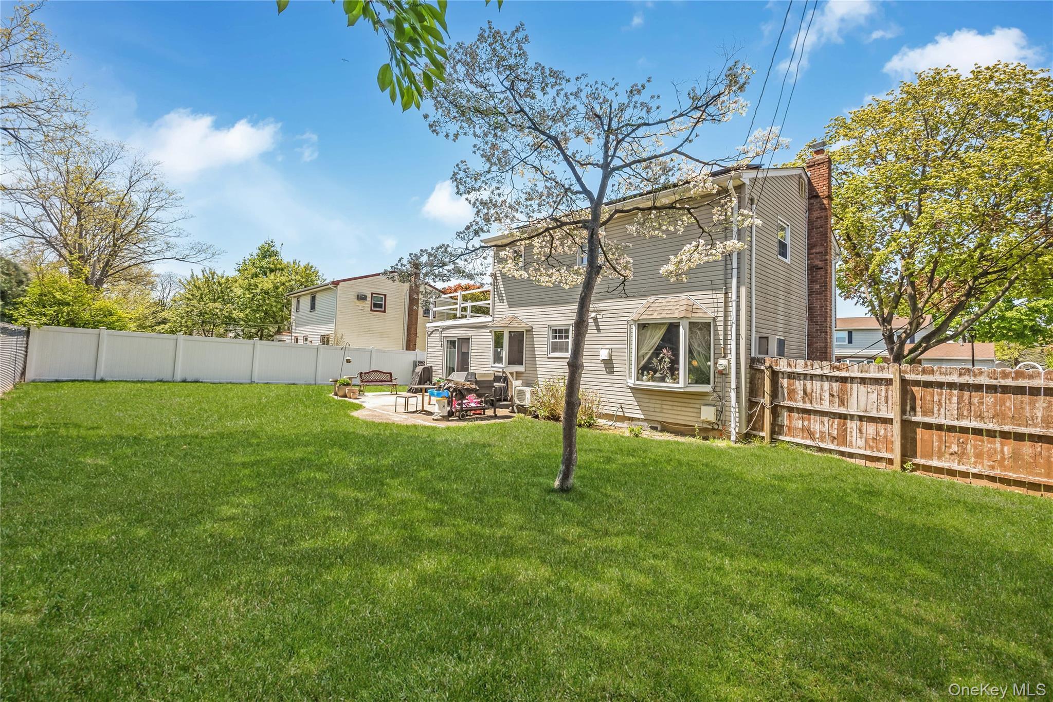 Single Family Leanore  Suffolk County, NY 11735, MLS-995273-25