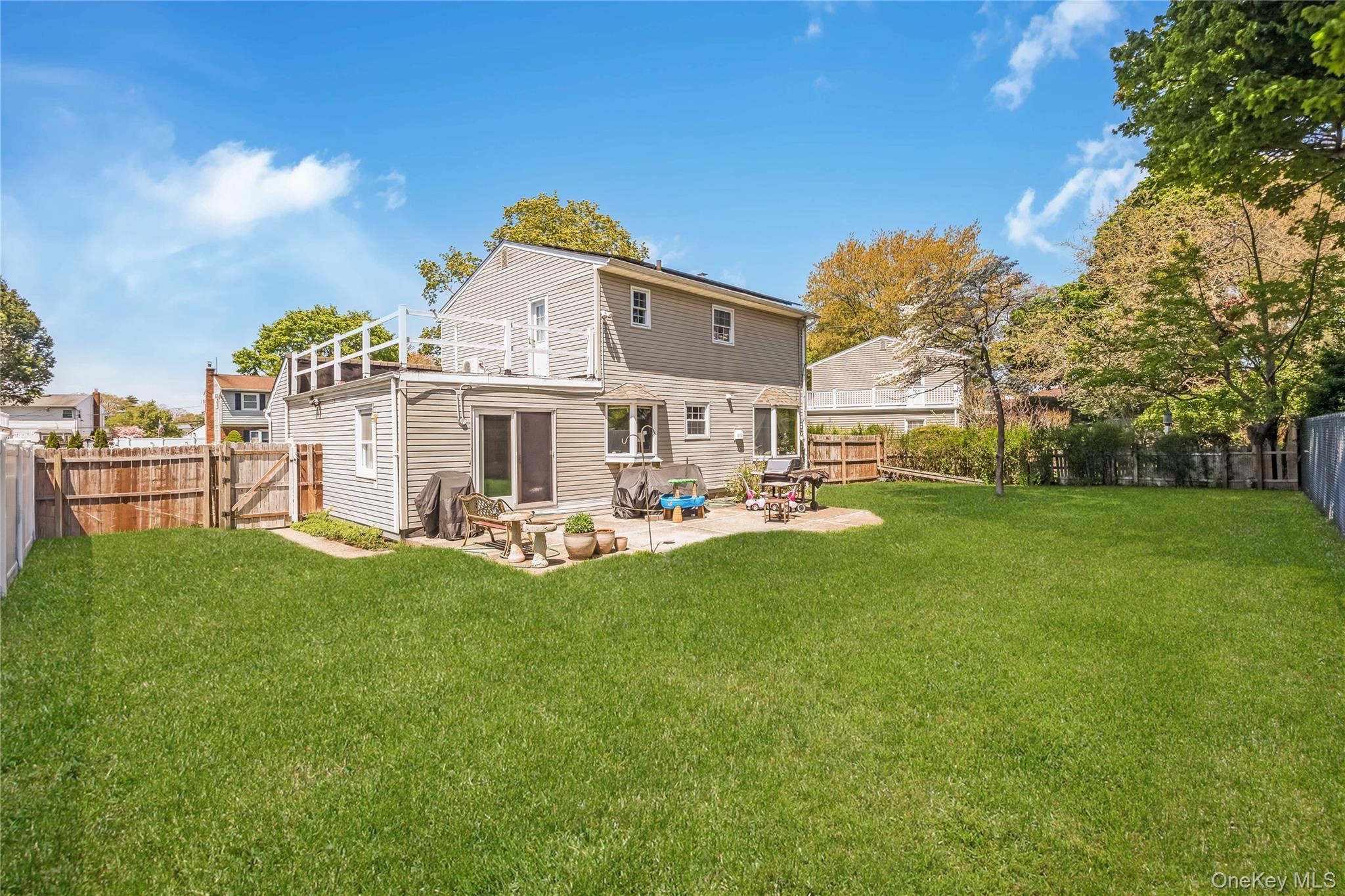 Single Family Leanore  Suffolk County, NY 11735, MLS-995273-26