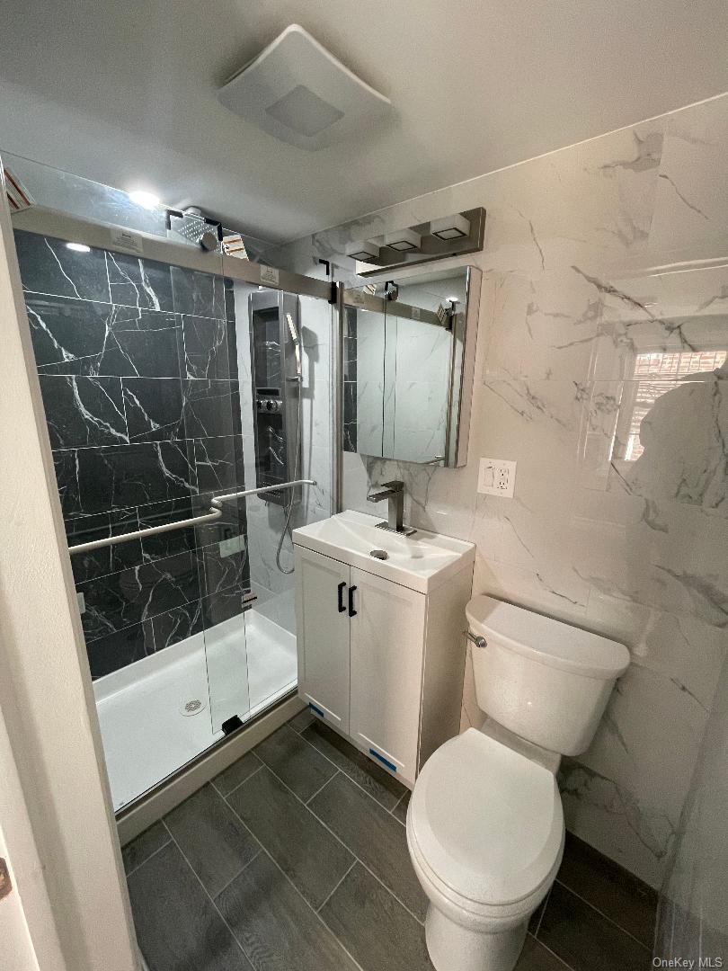 Single Family Clarence Bronx, NY 10465, MLS-995287-31