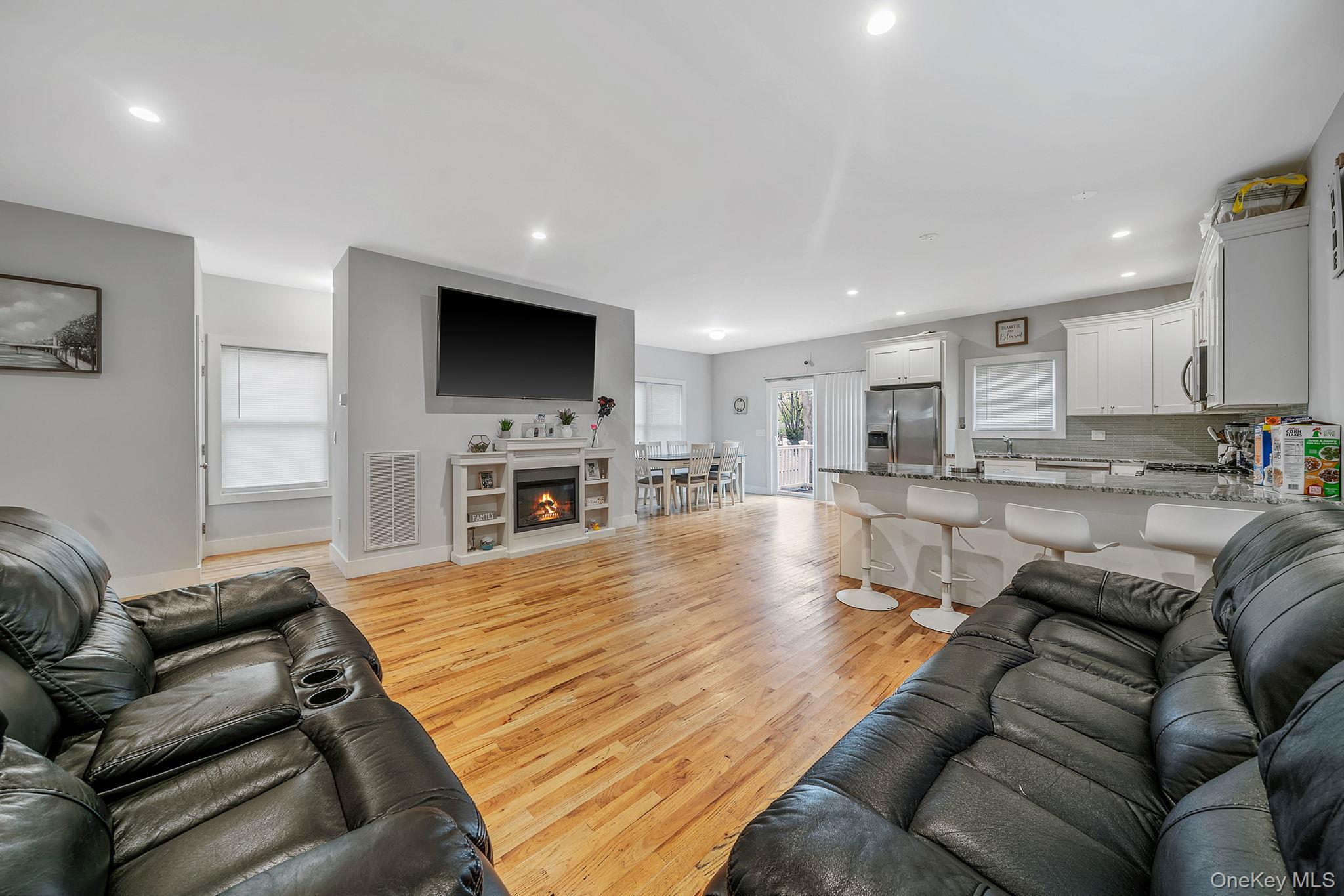 Single Family Hallock  Suffolk County, NY 11901, MLS-995294-11