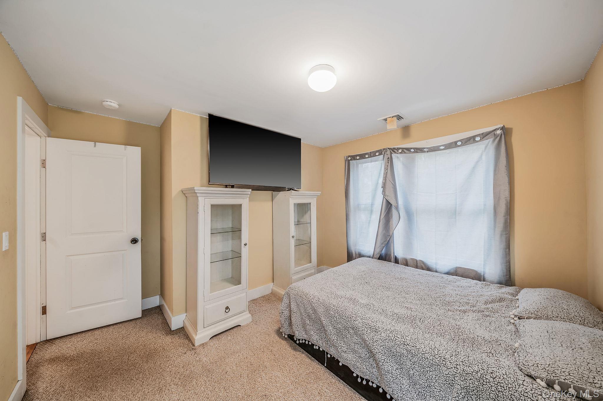 Single Family Hallock  Suffolk County, NY 11901, MLS-995294-23
