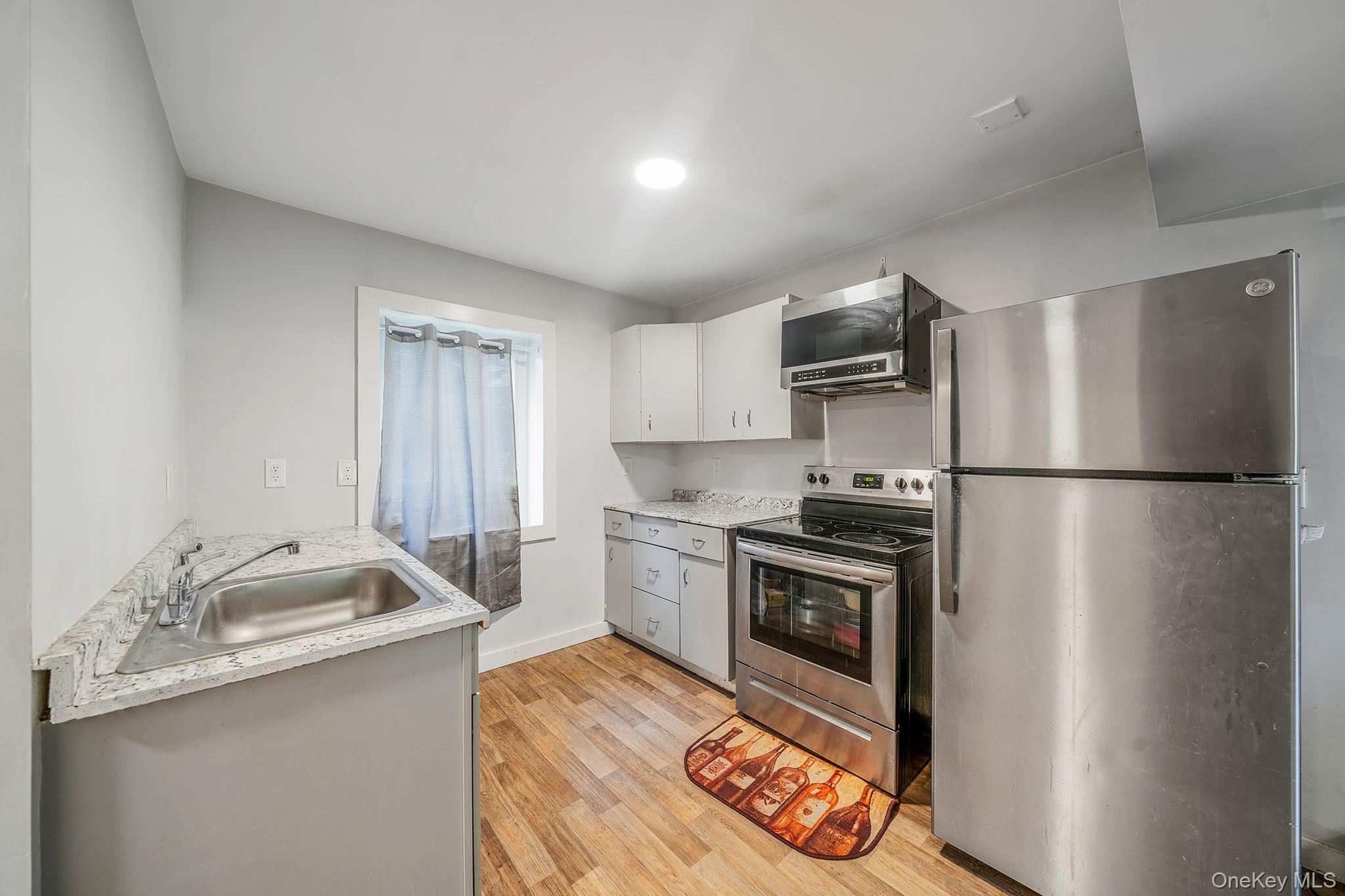 Single Family Hallock  Suffolk County, NY 11901, MLS-995294-28