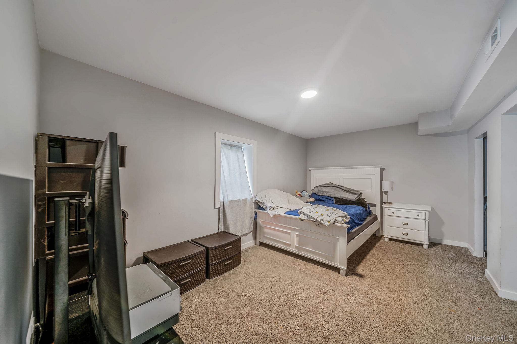 Single Family Hallock  Suffolk County, NY 11901, MLS-995294-29