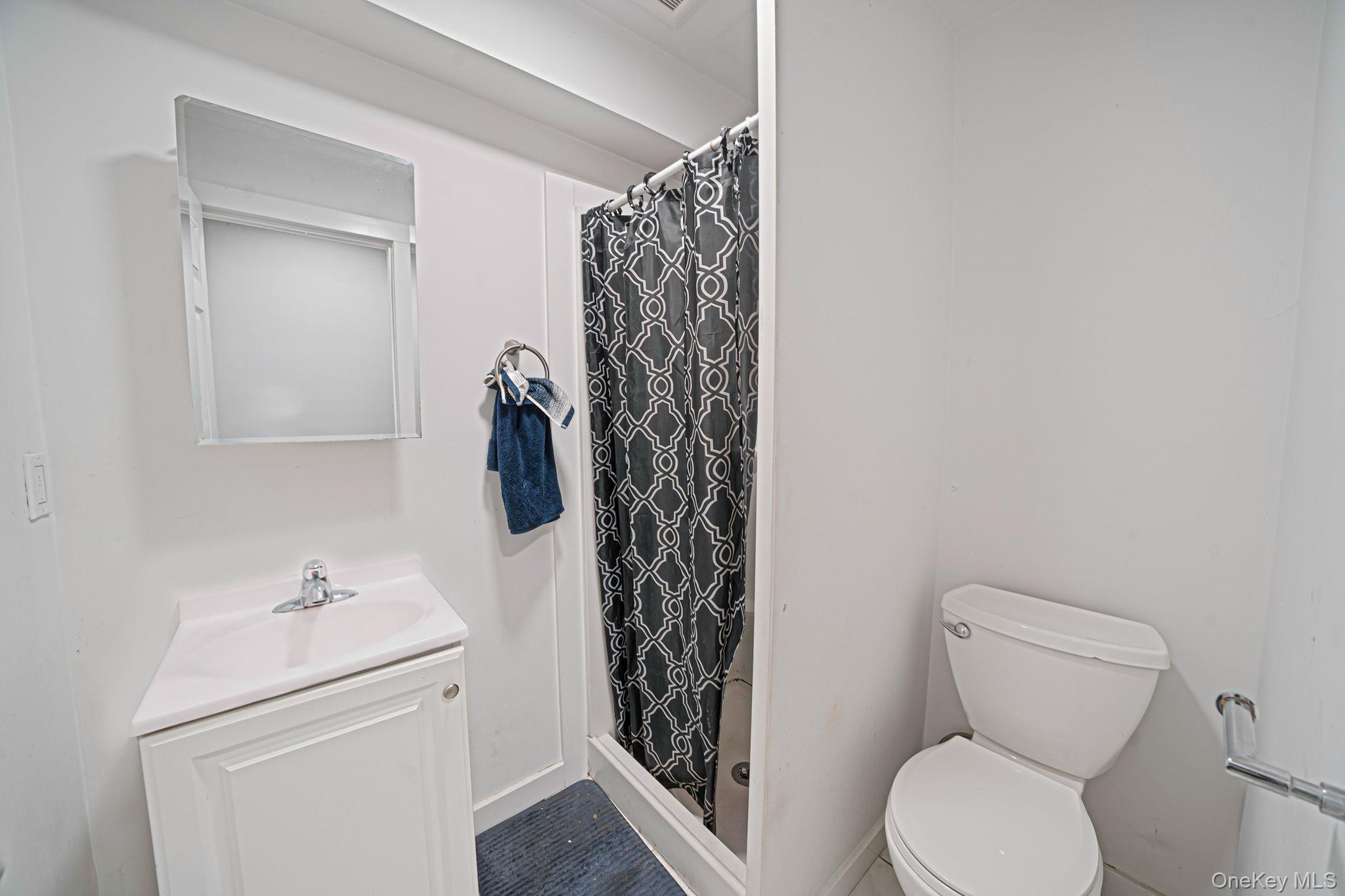 Single Family Hallock  Suffolk County, NY 11901, MLS-995294-31