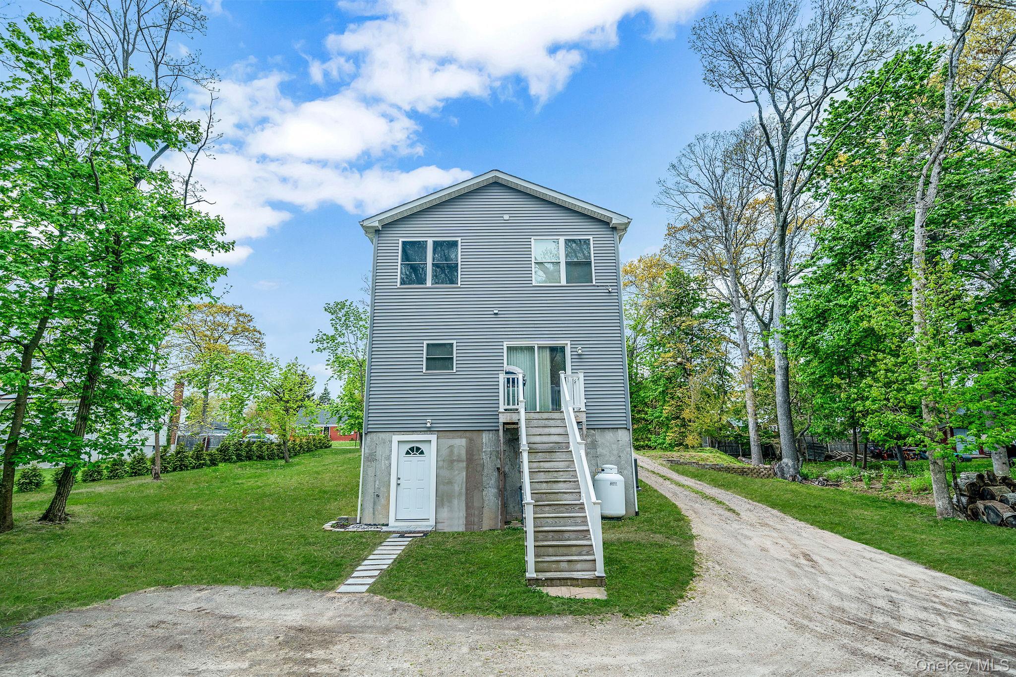 Single Family Hallock  Suffolk County, NY 11901, MLS-995294-5